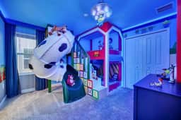 Castle | 3 Slides | Themed | Close 2 Disney 2900 - Image 2
