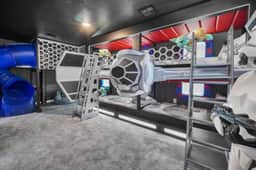 Mickey Carriage! Star Wars! 9 Mi 2 Disney! 9048 - Image 3
