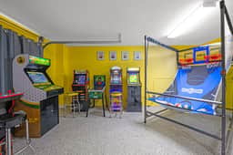 Minions - Arcade - Guest House - Villa - Pool & Spa 7521 - Image 3